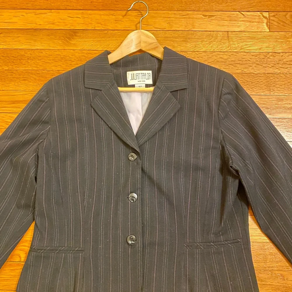 Julian Taylor 16P black pinstripe blazer - Picture 4 of 4